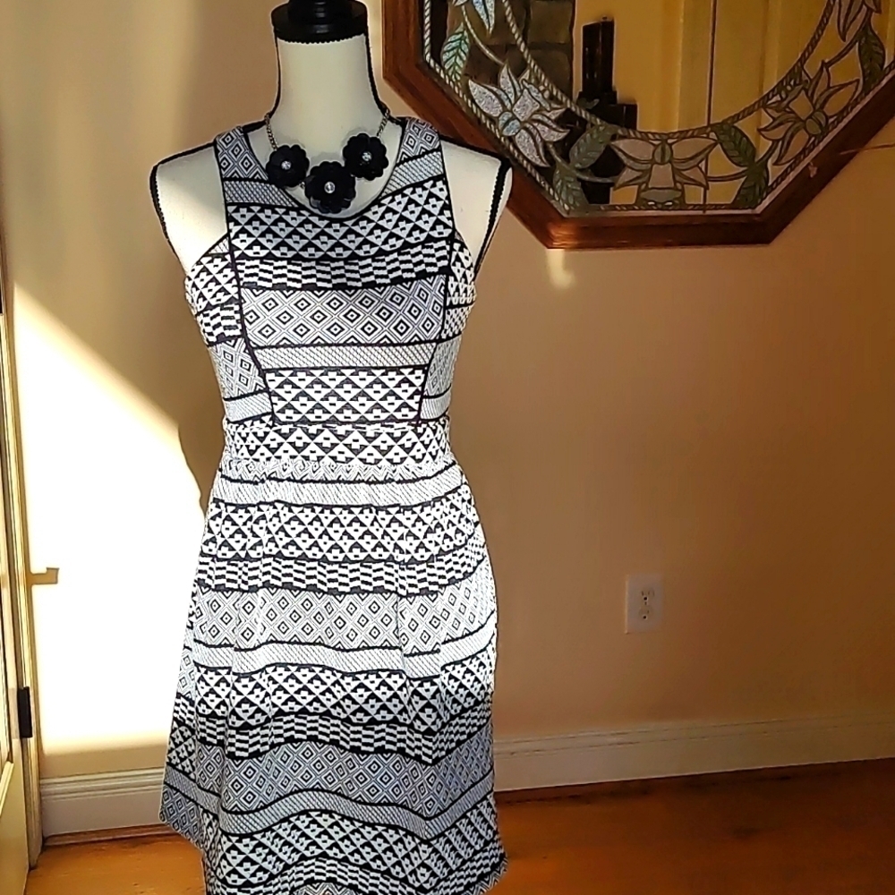 Black and White Ladies Dress Size S - Picture 1 of 5